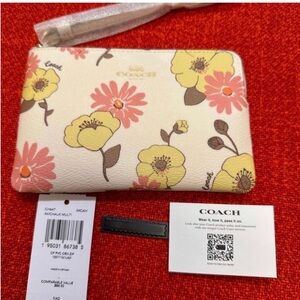 ❤️❤️❤️NEW coach floral motif wallet/wristlet❤️❤️❤️